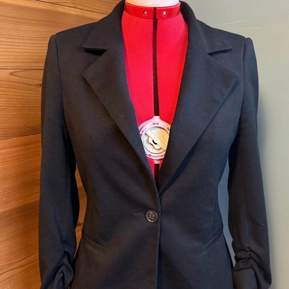 41 Hawthorn Black Blazer